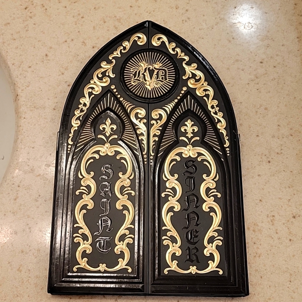 Kat von D Saint & sinner palette